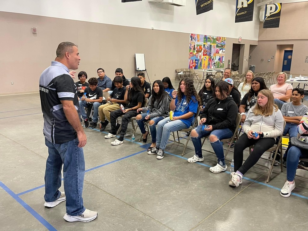 David Diaz speaks to Kings River Students